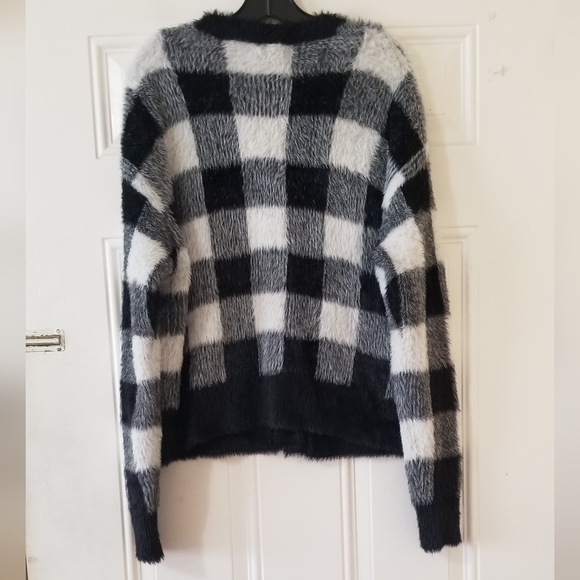 Bella Dahl Sweater Cardigan In White and Black Plaid - Picture 8 of 13